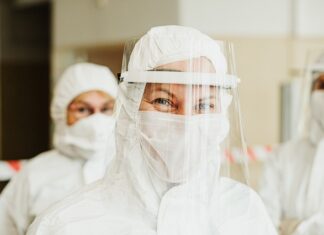 Ile kosztuje maseczka w Rossmanie?