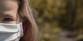 Czy w szpitalach nadal obowiązują maseczki?