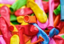 Czy baza silikonowa zatyka pory?