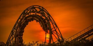 Jak masować rollerem pod oczami?