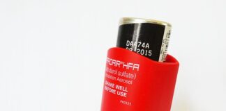 Czy osoba chora na astmę musi nosić maseczkę?